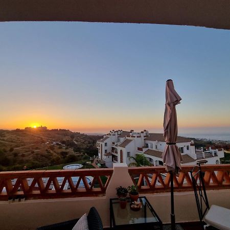 Elegant Apartment With Fantastic Views At The Top Of Calahonda Sitio de Calahonda Dış mekan fotoğraf