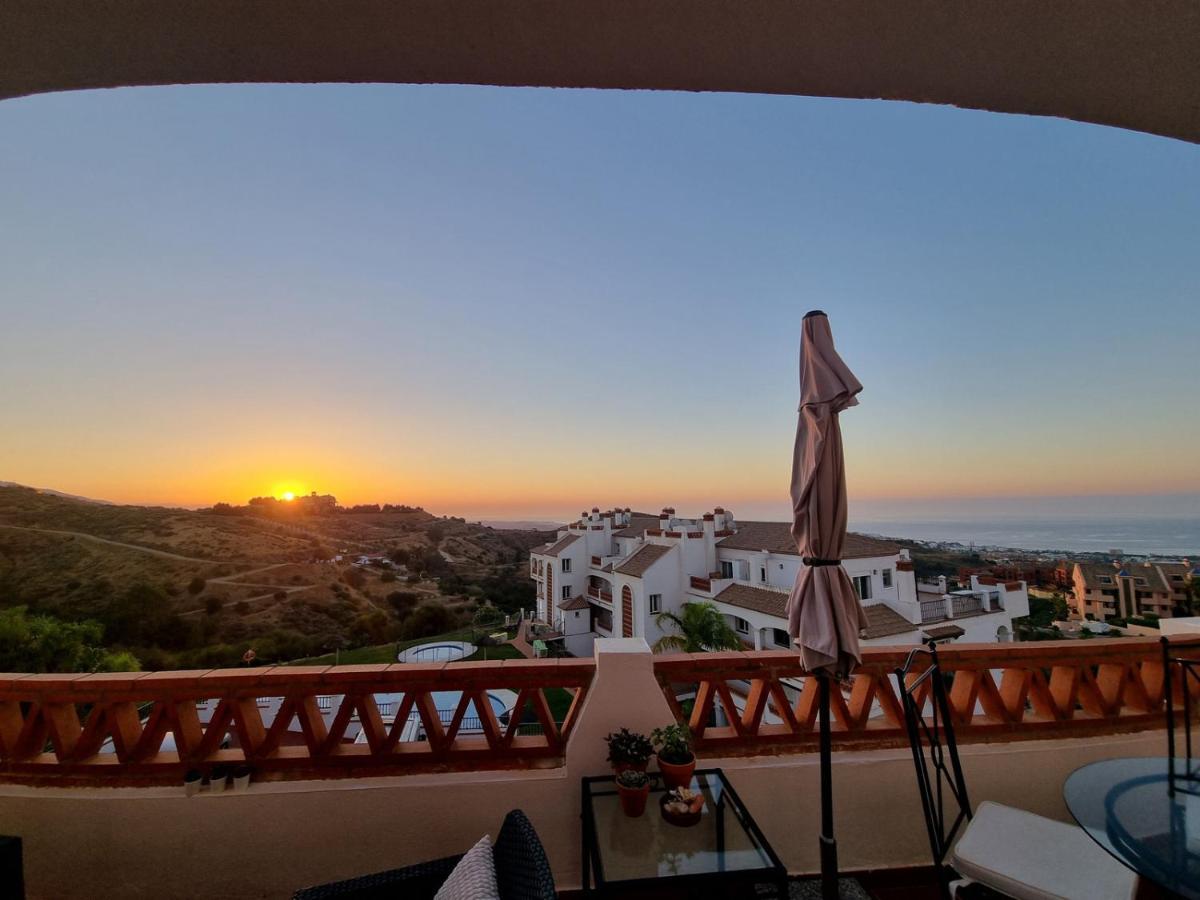 Elegant Apartment With Fantastic Views At The Top Of Calahonda Sitio de Calahonda Dış mekan fotoğraf