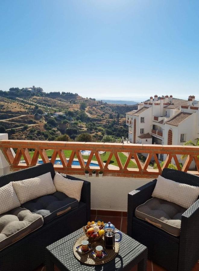 Elegant Apartment With Fantastic Views At The Top Of Calahonda Sitio de Calahonda Dış mekan fotoğraf