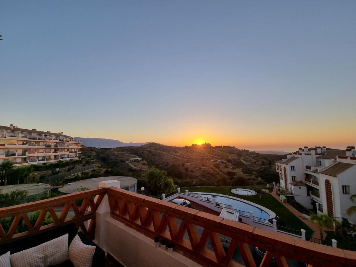 Elegant Apartment With Fantastic Views At The Top Of Calahonda Sitio de Calahonda Dış mekan fotoğraf