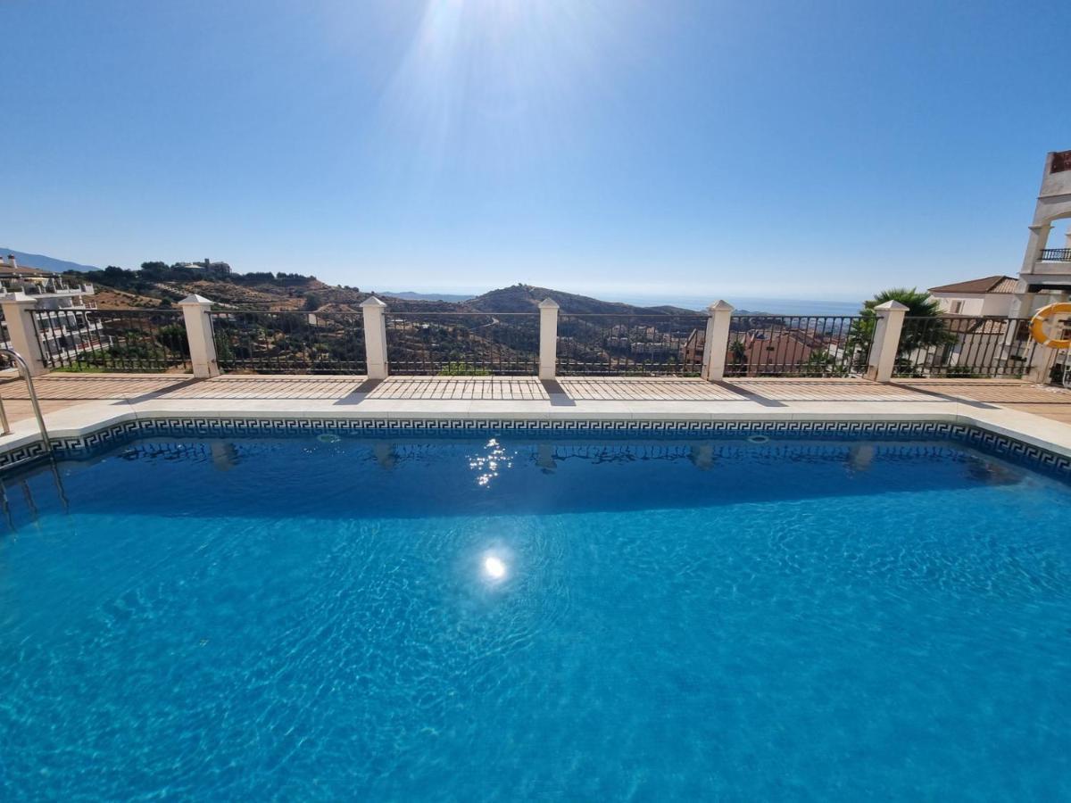 Elegant Apartment With Fantastic Views At The Top Of Calahonda Sitio de Calahonda Dış mekan fotoğraf