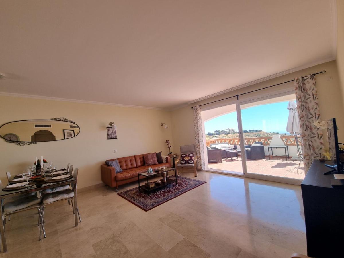 Elegant Apartment With Fantastic Views At The Top Of Calahonda Sitio de Calahonda Dış mekan fotoğraf